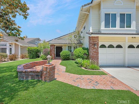 3rd image of 11 Pinewood Dr