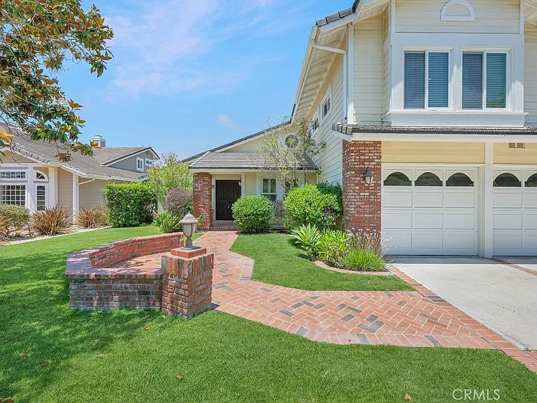 11 Pinewood Dr — Photo 3