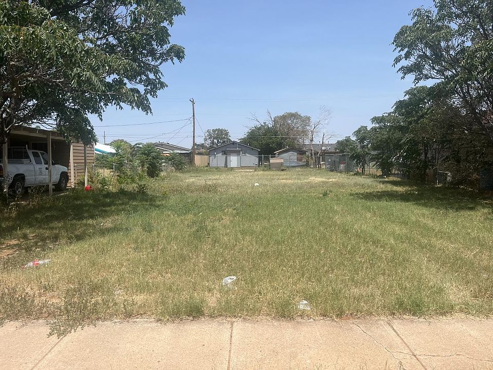 2nd image of 2616 1st St