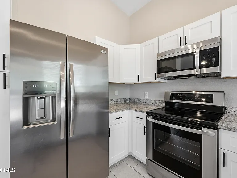 1616 E Desert Ln — Photo 9