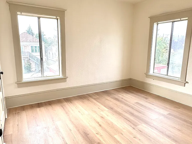 1068 Aileen St #B — Photo 8