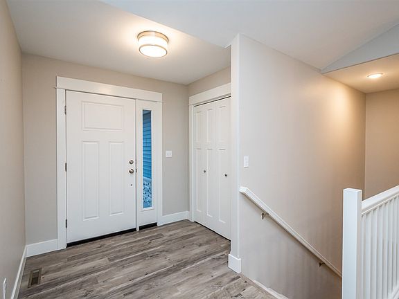 4th image of 1004 Iris Ave
