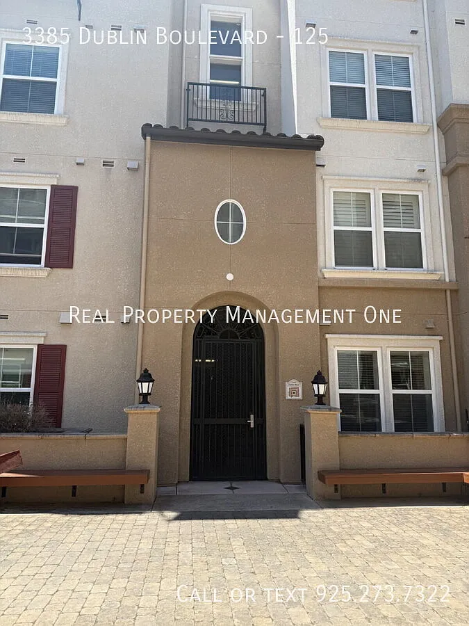 Stunning First level Luxury 2 Bed/2 Bath Condo Close to Everything in Dublin — Photo 3