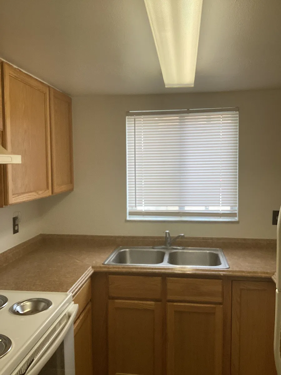 Building Photo - 2058 Bowen Dr #2058
