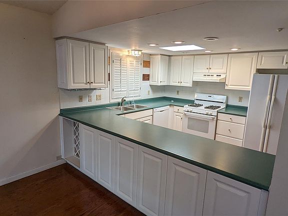 3rd image of 3112 W San Carlos St