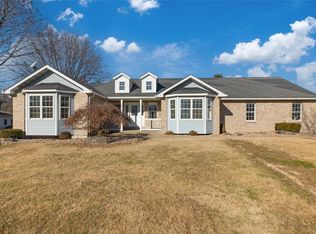302 Hickory Dr, Bethalto, IL