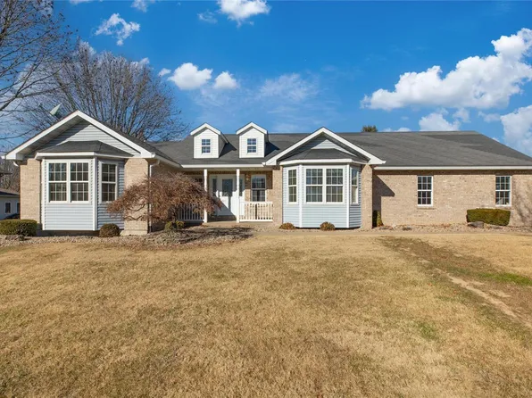 302 Hickory Dr, Bethalto, IL 62010