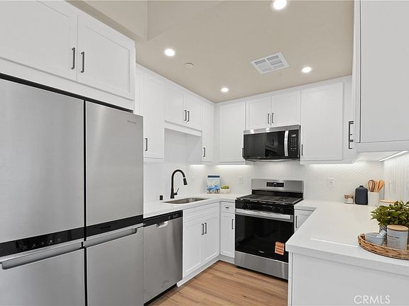 5th image of 18090 Prairie Ave #101