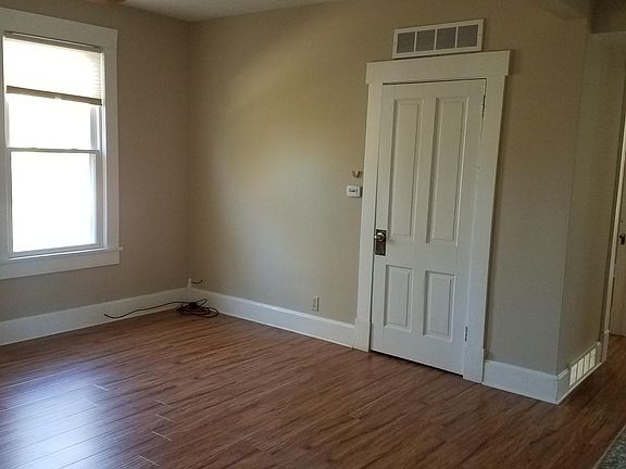 3rd image of 600 W Broadway APT 5