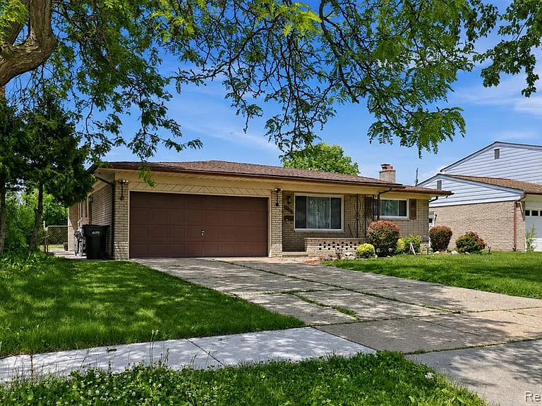 3125 Hedge Dr — Photo 1