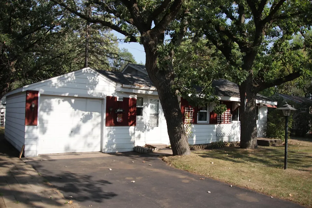 2 bed, 812 sqft, $1,850 — Photo 2