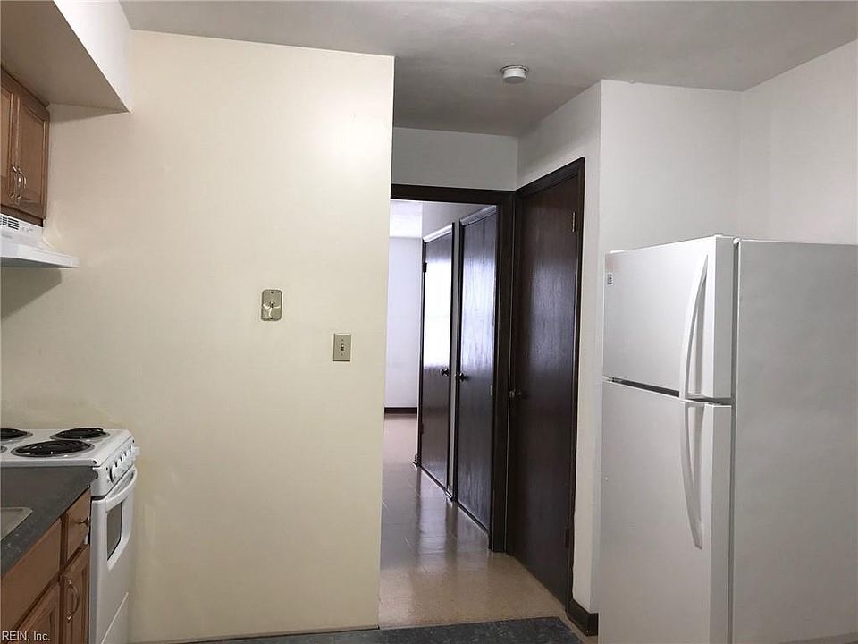 1st image of 1049 W 49th St #314