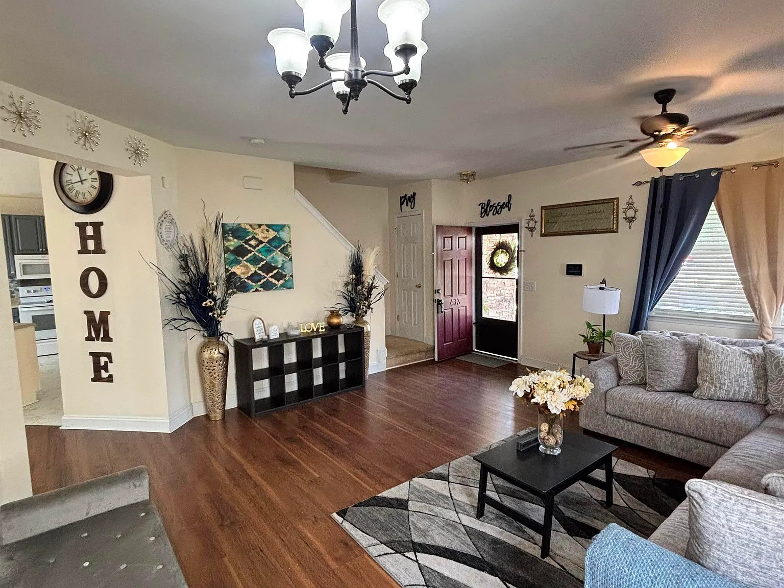 4 bed, 2729 sqft, $2,300 — Photo 2