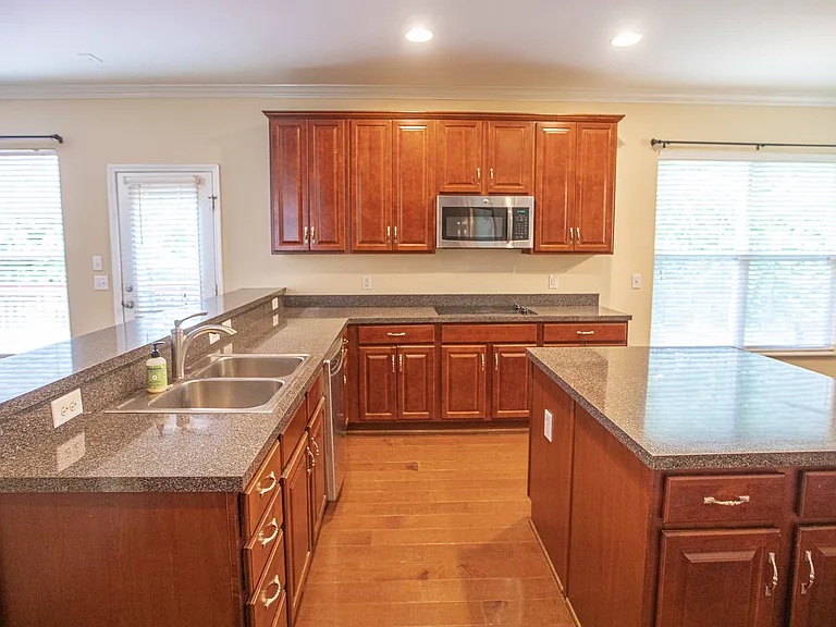 Plenty of storage cabinets throughout the home
Modern stainless steel appliances