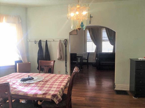 4th image of 1744 Carll St