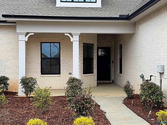 4th image of 135 Rugby Dr