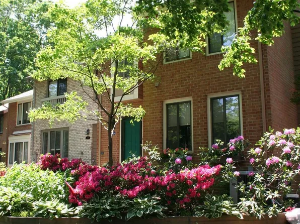 2024 Swans Neck Way, Reston, VA 20191