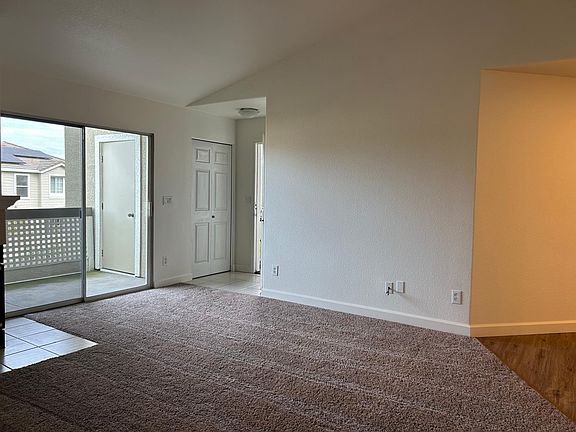 4th image of 924 Owens Lake Dr