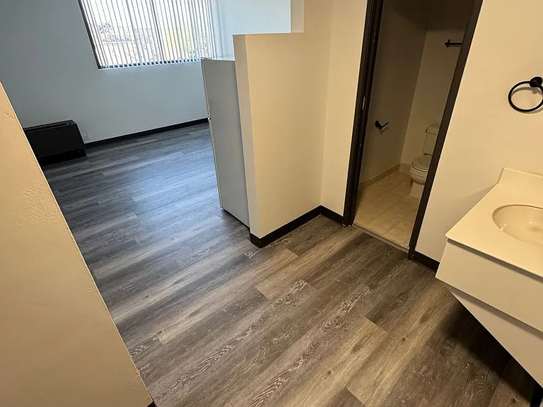 The McCoy at 8035 Apartments - Clive — Photo 38