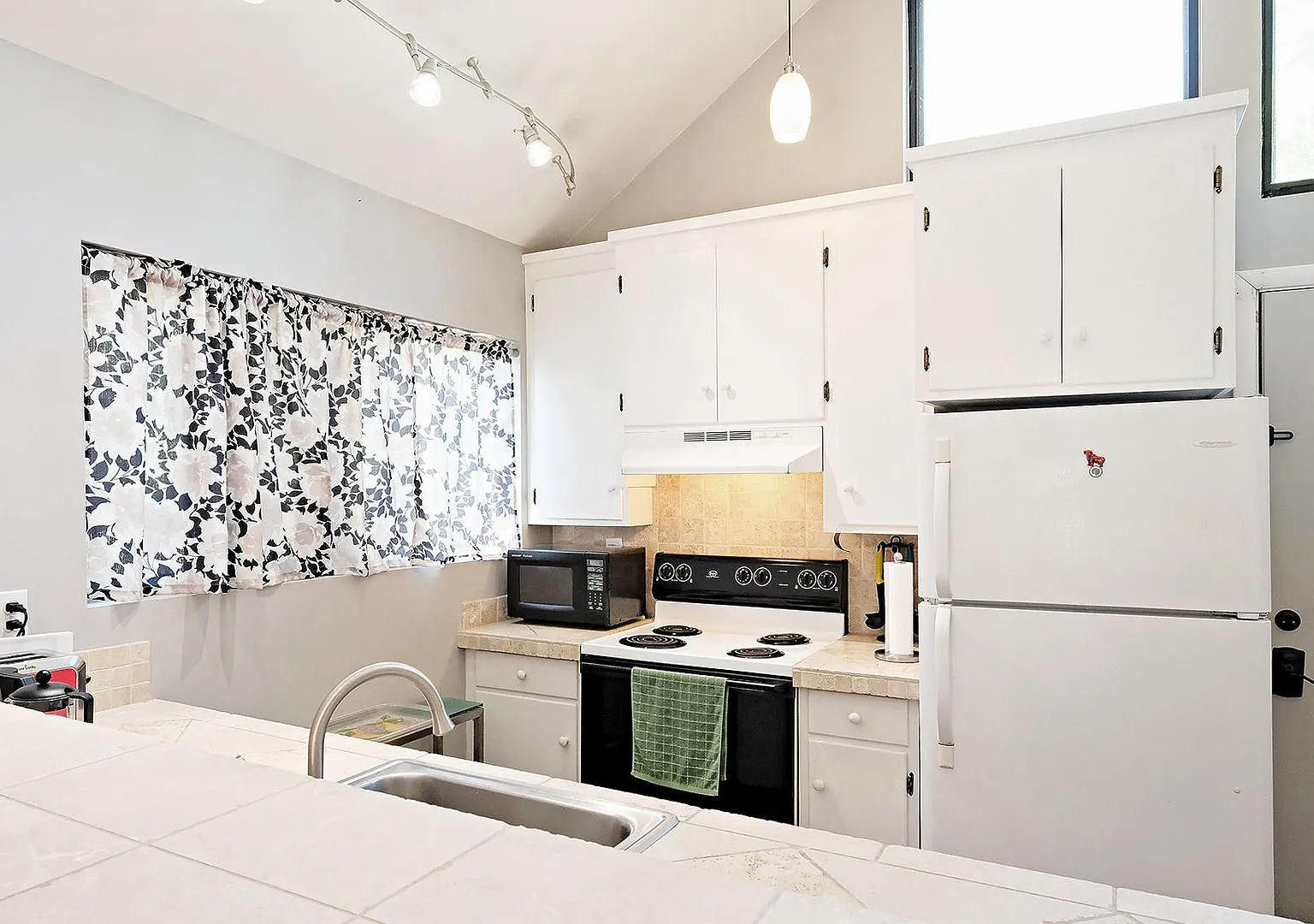 Pet-Friendly & Cozy River Run Condo Near Pen Park — Photo 4