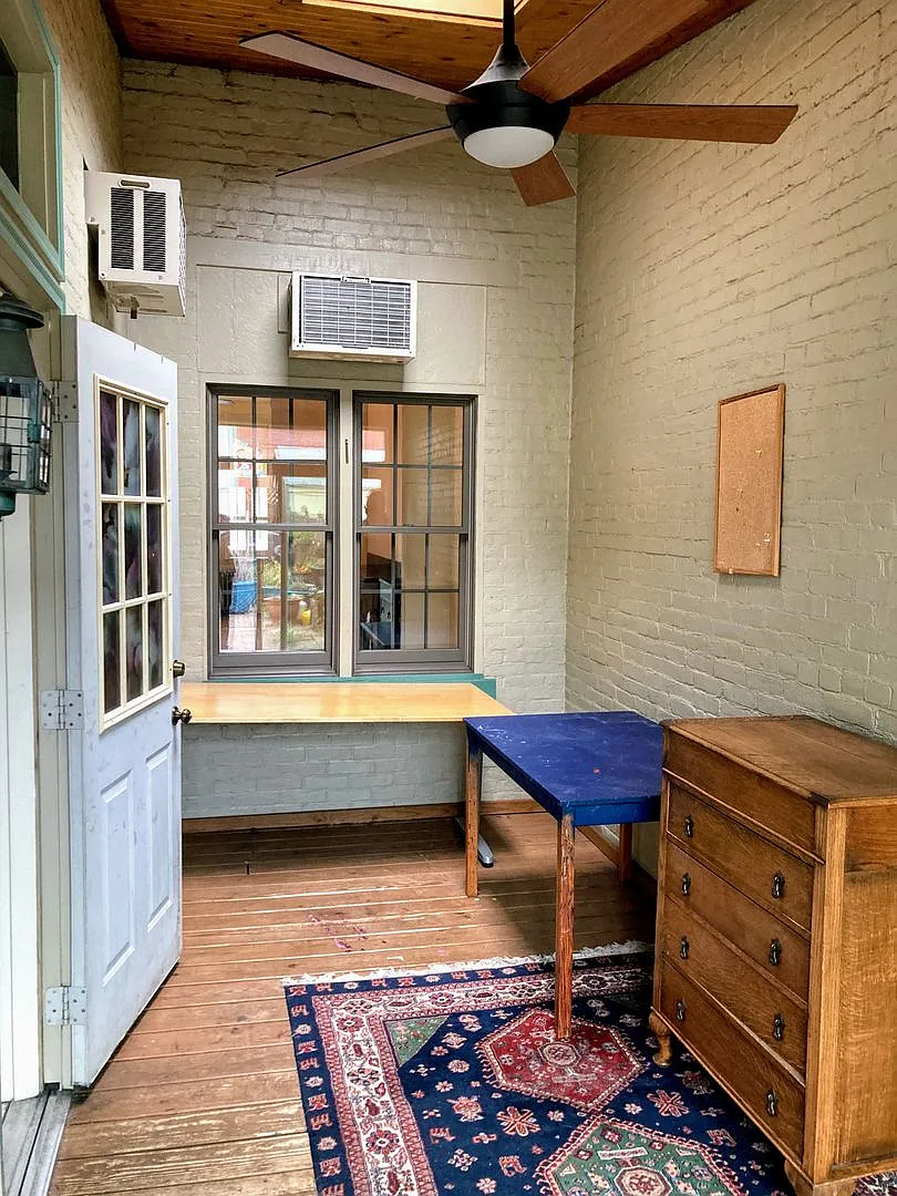 4 Bed 2 Bath beautiful Southside home - Central air, off street parking, private yard. — Photo 4