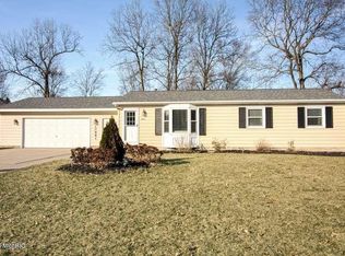 10881 Settlewood Dr SE, Lowell, MI 49331