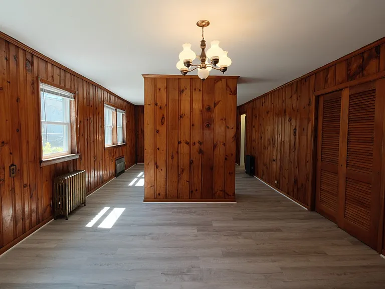 304 E Elm St — Photo 14