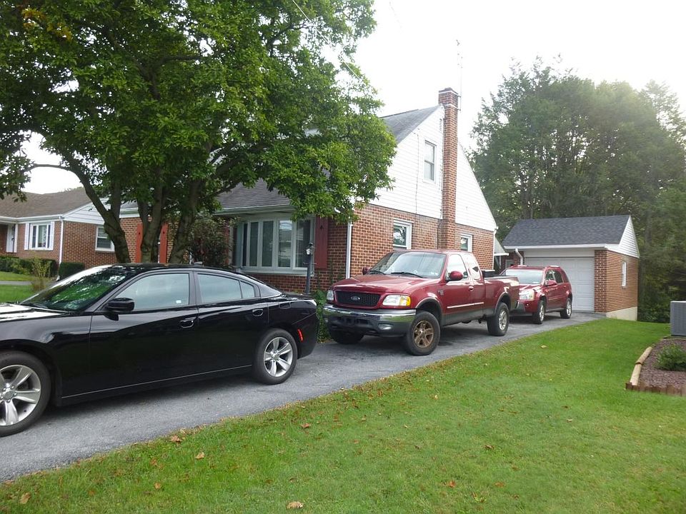 2nd image of 317 N Academy Dr