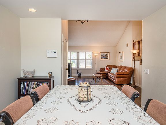 4th image of 79 Ilex Dr