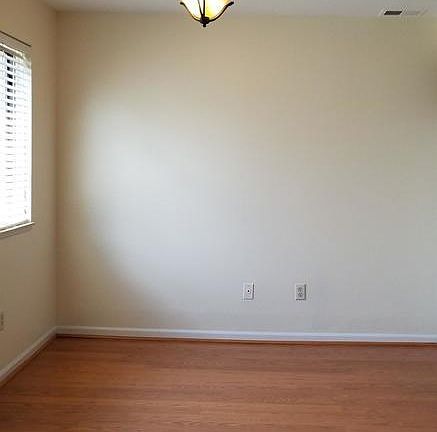 3rd image of 15848 Orchard Ln