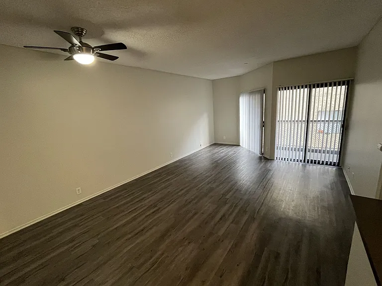 747 Gayley Ave — Photo 16