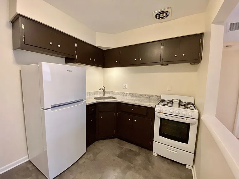 3020 W Fardale Ave — Photo 3