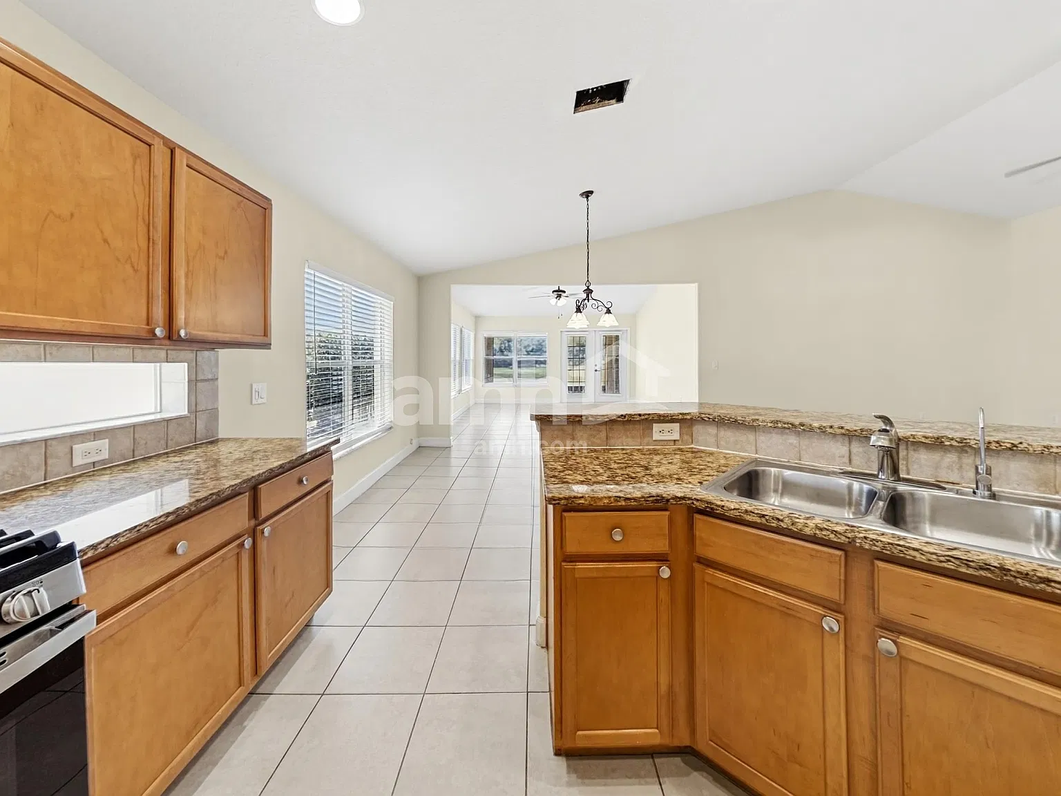 3 bed, 2.0 bath, 2172 sqft, $2,660 — Photo 3