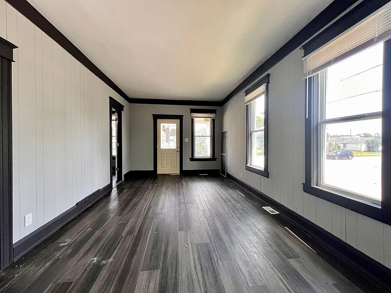 203 South Ave — Photo 2
