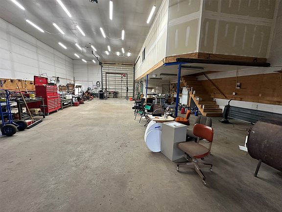 4th image of 50 Maxville Rd