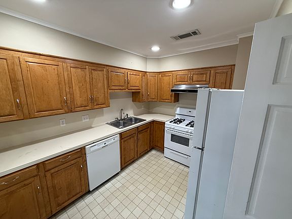 4th image of 555 Stephenson St APT C