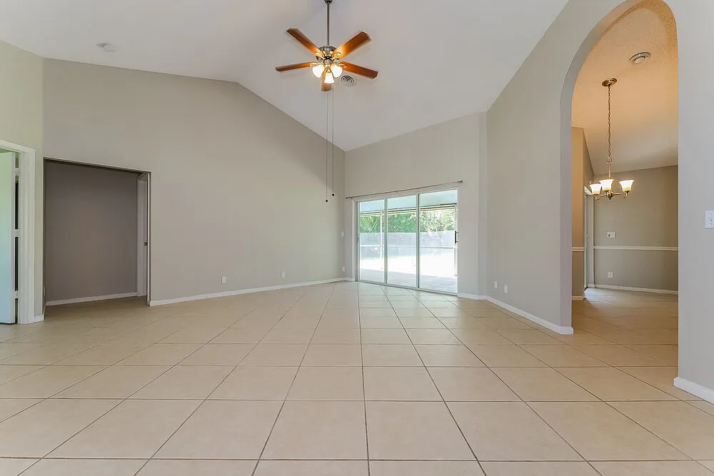 4 bed, 2.0 bath, 2218 sqft, $3,990 — Photo 4
