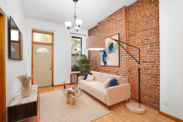 Rented by Waldstar Real Estate LLC | media 21