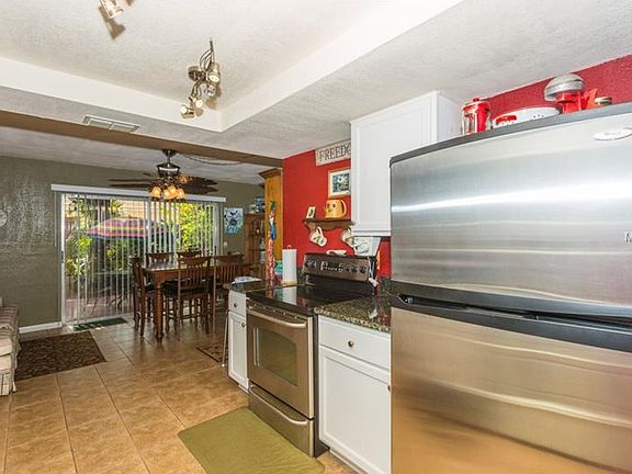 3rd image of 1001 Buttercup Dr