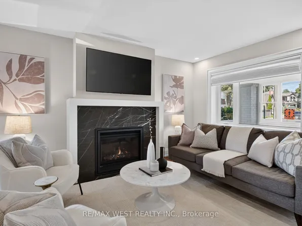 47 Deforest Rd, Toronto, ON M6S 1J1