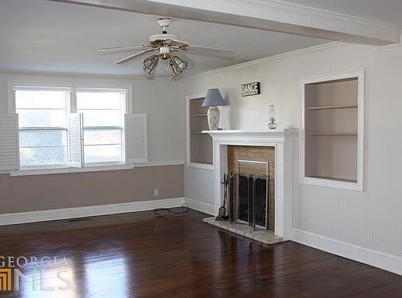 Living Room w/ Fireplace