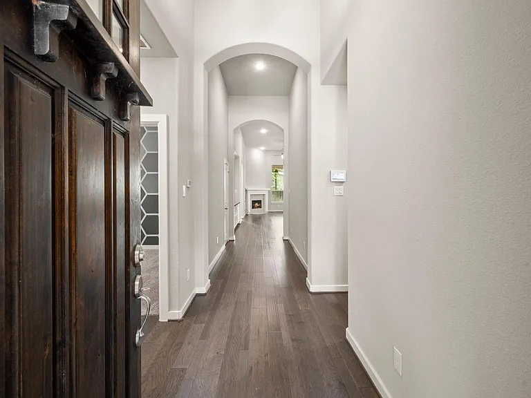 150 Mayfield Dr — Photo 4