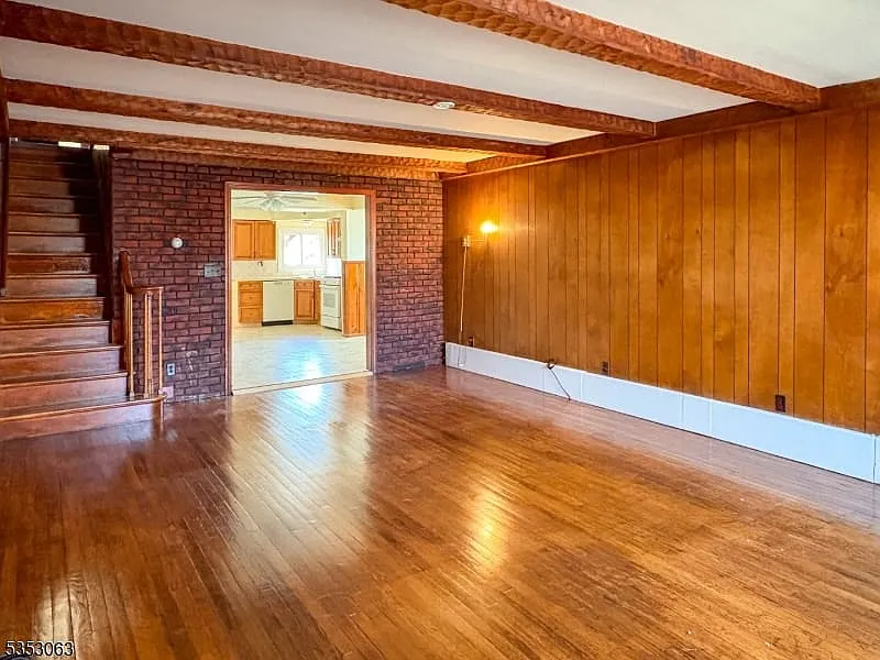 3 bed, 1.0 bath, $2,500 — Photo 2