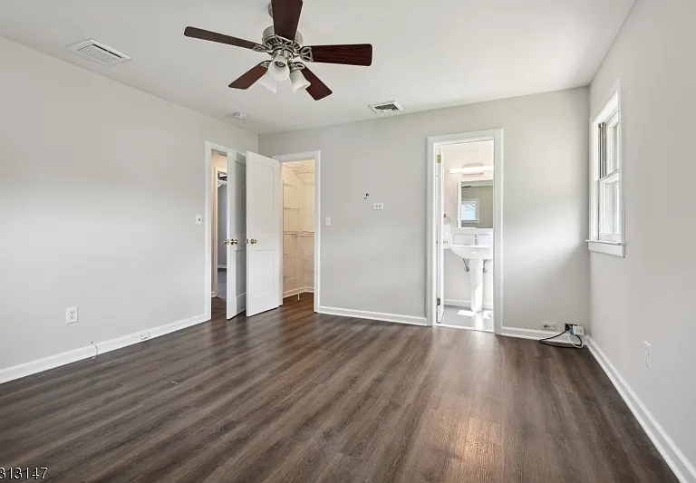 990 Washington Ave — Photo 13