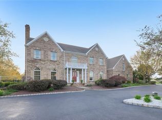 18 Nostrand Rd, Cranbury, NJ 08512