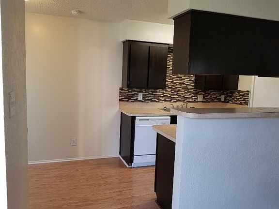 4th image of 5109 Herrick Ct APT B