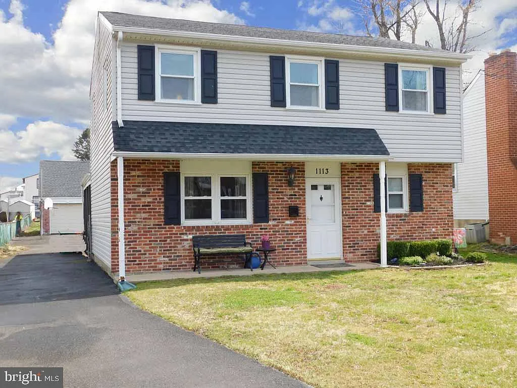 1113 Emerson Ln photo 1