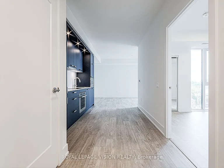 858 Dupont St #401 — Photo 8
