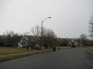 26 Langeveld Dr, Freehold, NJ 07728