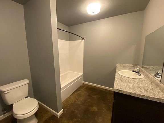 5th image of 638 Edgerton Ave